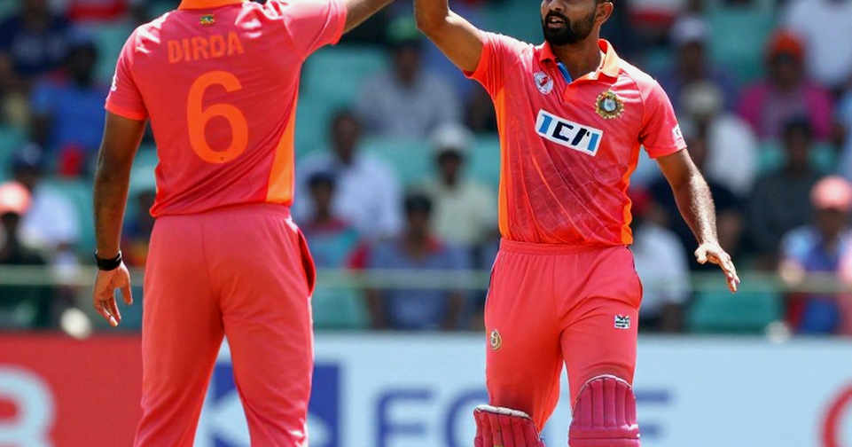 ভারত বনাম ওয়েস্ট ইন্ডিজ তৃতীয় টি-টোয়েন্টি: ইন্দোরের শিশির, দুই বোলিং ইউনিটের ফাঁক আর একটা অসম্পূর্ণ শিরোনাম