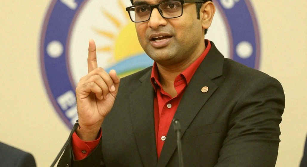 খালি নোটবুকের সাক্ষ্য: ক্রিকেট ডেটা বিশ্লেষণে অনুমানের বিরুদ্ধে সততার পাঠ